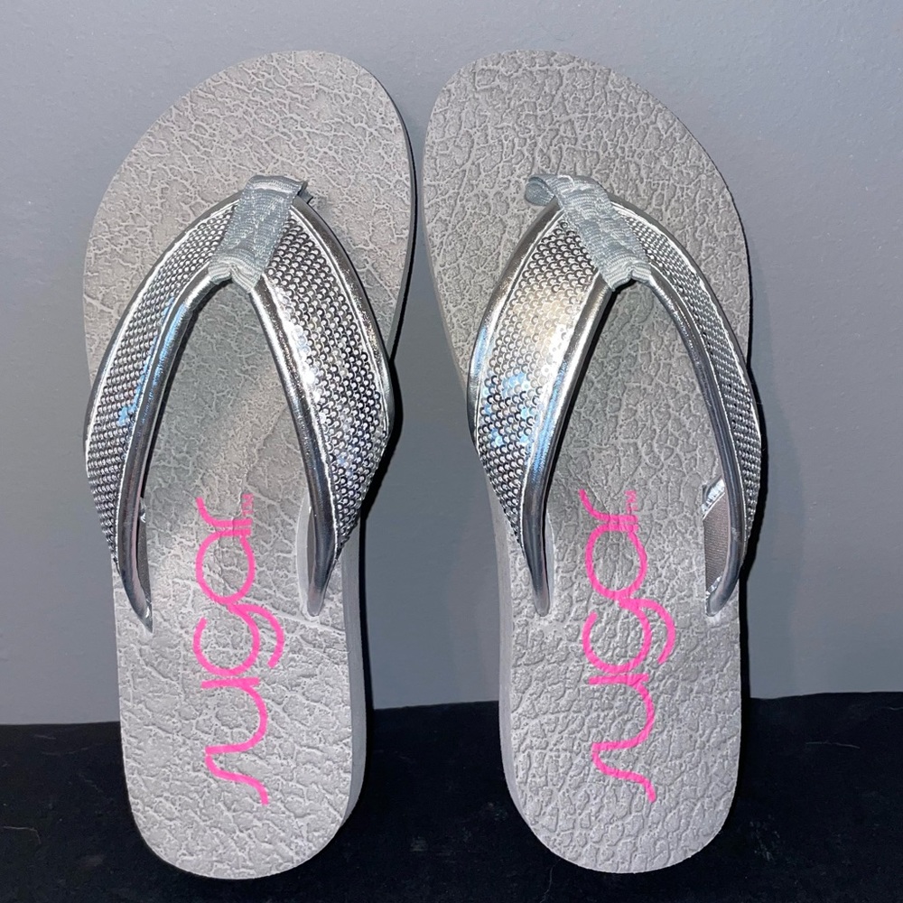 FLIP FLOPS